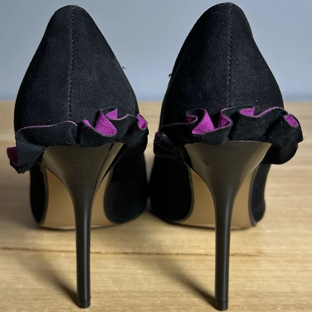 Betsey Johnson Black Suede Purple Ruffle Dorthi Pointed Toe Stiletto Pump Heels